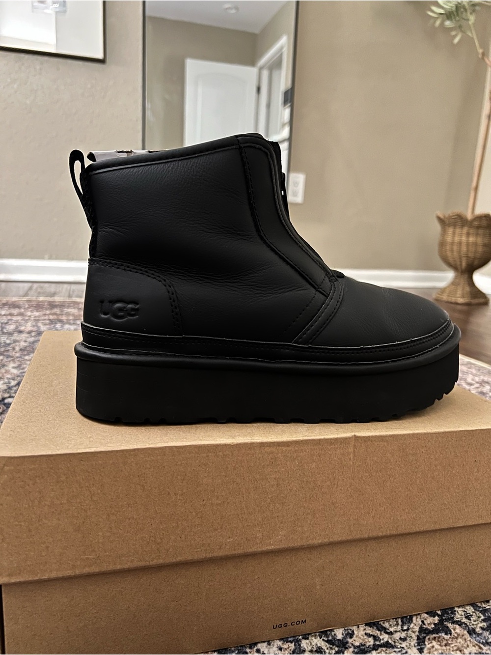 UGG Neumel Ultra Matte Zip